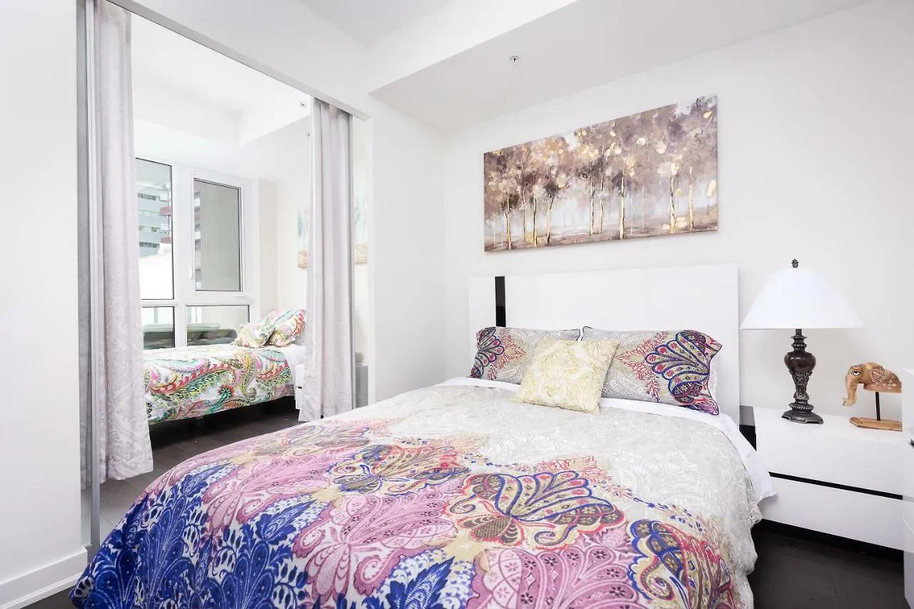 טורונטו Topline Suites - Nelson Street 0*,